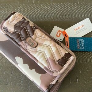 Kickflip Convertible Wallet in camo